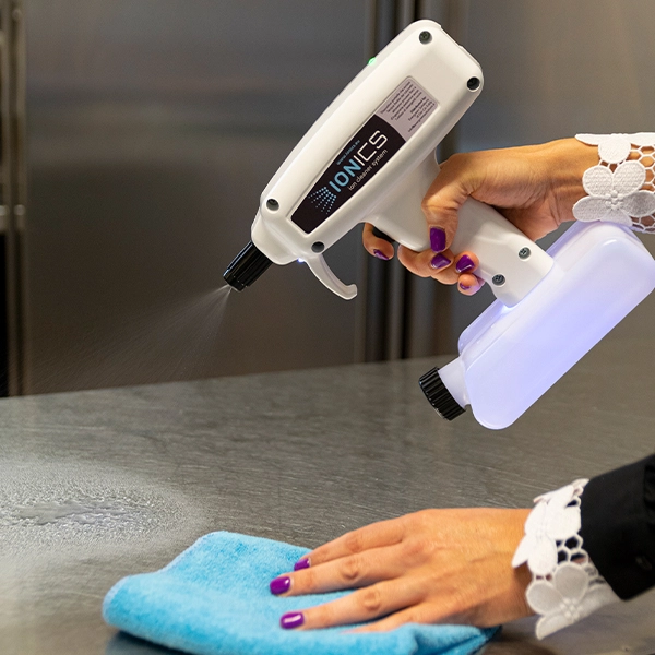 Ionics<sup>®</sup> detersione e sanificazioni con un unico prodotto